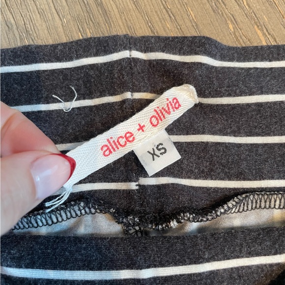 Alice & Olivia Striped Calf length leggings Size XS - Picture 6 of 6